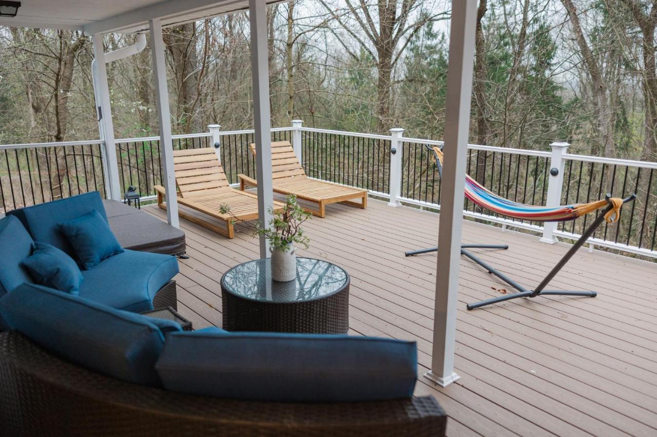 Cowry Acres - 11 Acre Enchanted Retreat, Hot Tub Villa *