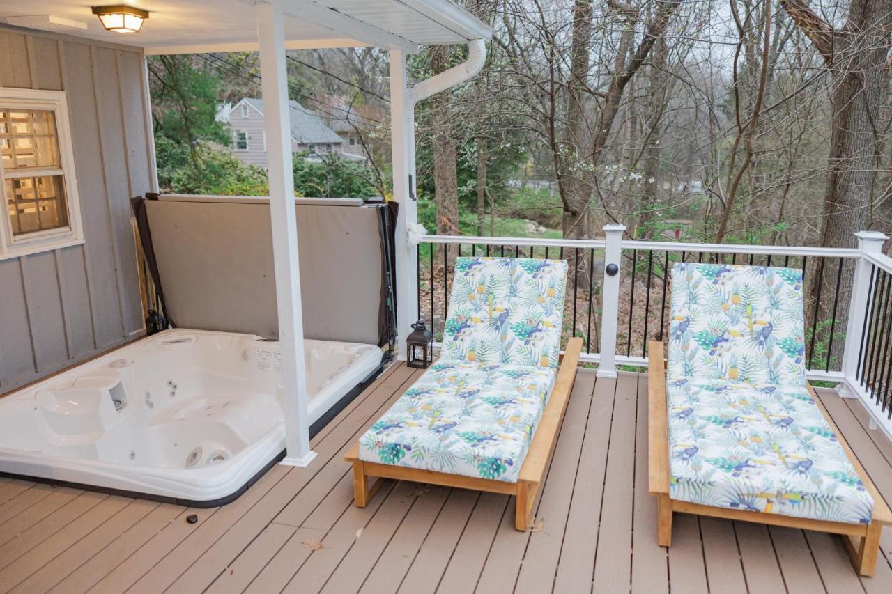 Cowry Acres - 11 Acre Enchanted Retreat, Hot Tub Villa *