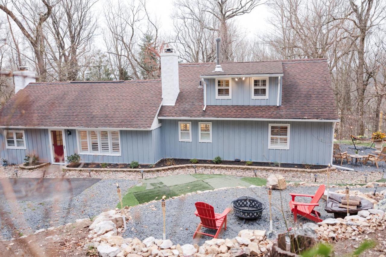 Cowry Acres - 11 Acre Enchanted Retreat, Hot Tub Villa *