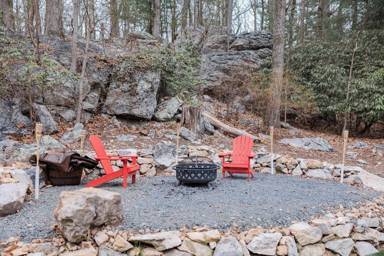 Villa Cowry Acres - 11 Acre Enchanted Retreat, Hot Tub New Hope