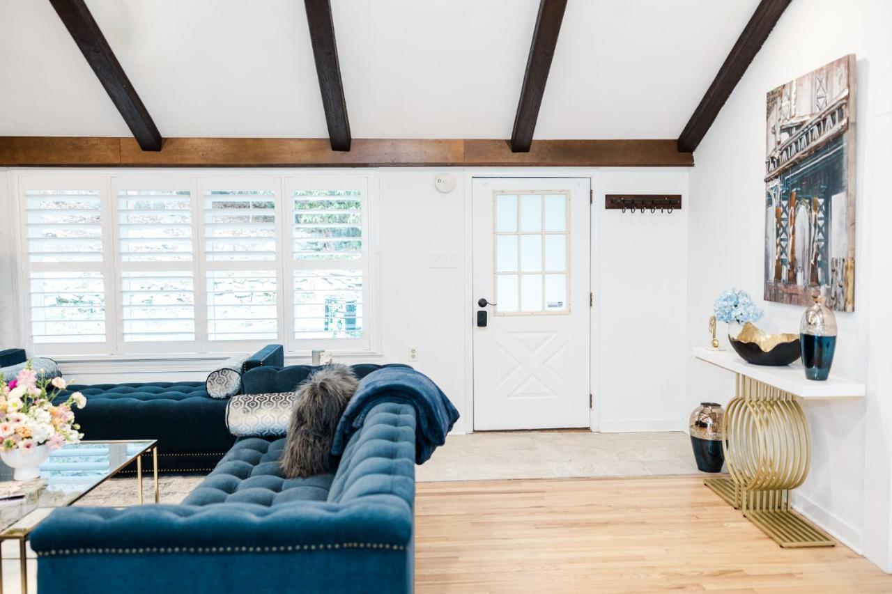 Cowry Acres - 11 Acre Enchanted Retreat, Hot Tub Villa